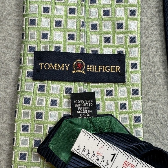 Tommy Hilfiger Green Geometric 100% Silk Tie – Classic Men's Designer Necktie - Picture 2 of 6